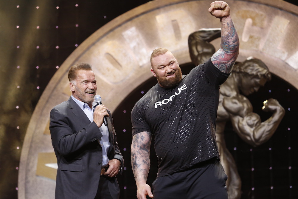 ¿Cuánto mide Hafthor Julius Bjornsson?  (The Mountain) - Altura y peso - Real height and weight - Página 2 Banner-2019-Arnold-Strongman-Classic-Champion-Hafthor-Bjornsson-congratulated-by-Arnold-Schwarzenegger-photo-by-Dave-Emery